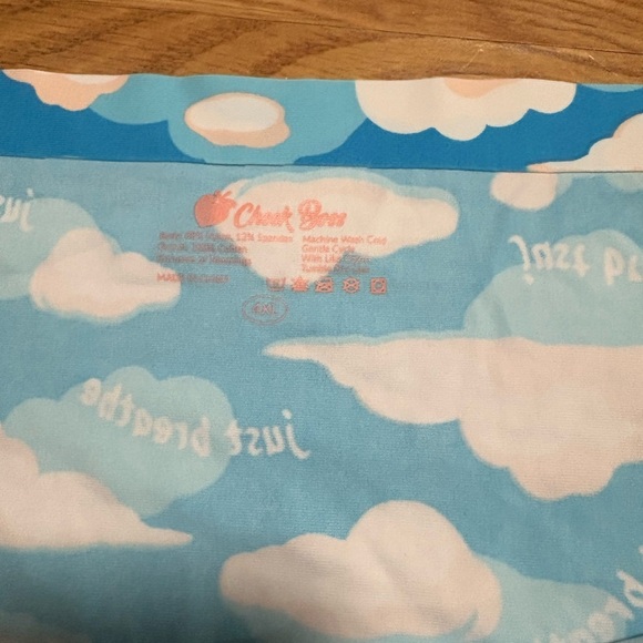Cheek Boss  Cloud Patterned size 4XL - Picture 3 of 4